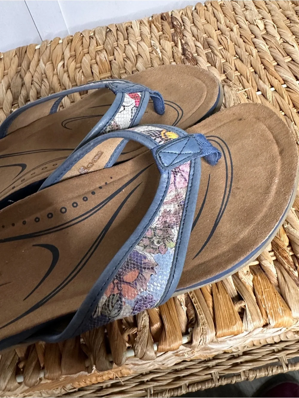Earth  Women's Brown Footbed Floral-Trim‎ Sandals